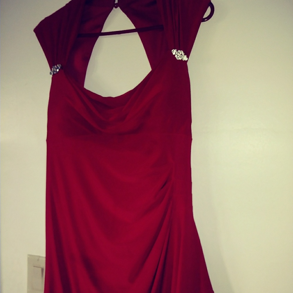 Gorgeous Red Dress - Picture 2 of 7